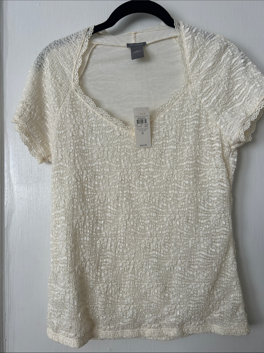 Ann Taylor Cream Textured Short-Sleeve Scoop Neck Top